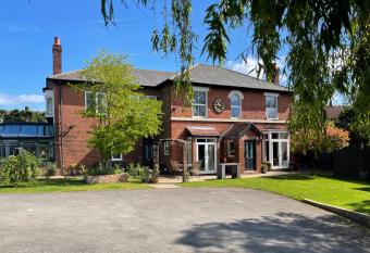 Borrowfield Lodge allows 18 year olds to book a room