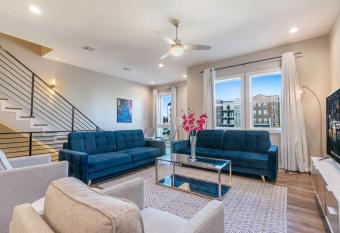 Stunning Villas with Modern & Open Layout has Balcony rooms