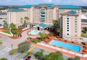 The Florida Hotel & Conference Center in the Florida Mall allows 18 year olds to book a room
