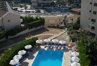 Polyxeni Hotel Apartments has Balcony rooms