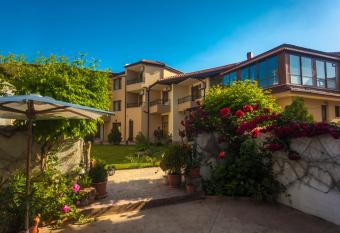 Ravda Bay Guest House has Balcony rooms