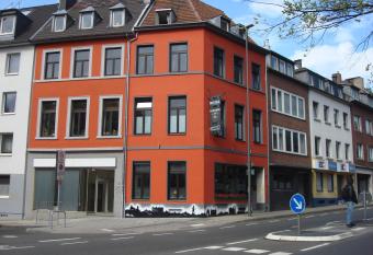 Hotel Klenkes am Bahnhof allows 18 year olds to book a room