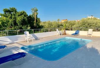 Villa Maximus allows 18 year olds to book a room