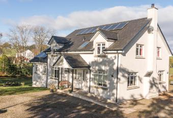 Dunroamin Bed & Breakfast allows 18 year olds to book a room