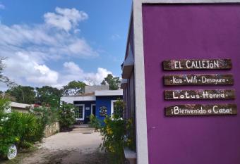 El Callej  n has Balcony rooms