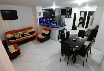 Hermoso apartamento c  modo y tranquilo cerca a todo en Guatap   por d  as has Balcony rooms