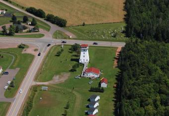 Baywatch Lighthouse Cottages & Motel has Balcony rooms
