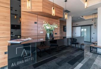 Hotel Aloha allows 18 year olds to book a room