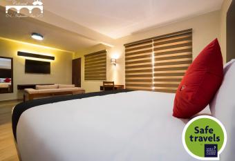 Hotel Colonial Acopinalco Inn allows 18 year olds to book a room