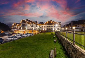 Crystal Hotel & SPA has Balcony rooms