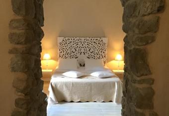 Aux Anges Gardiens allows 18 year olds to book a room