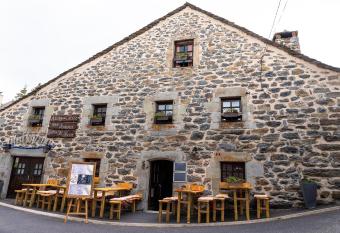 Auberge des Calades has Balcony rooms