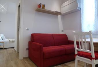 Giudei House Minisuite Bologna allows 18 year olds to book a room