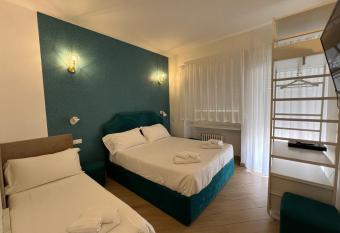 AFFRESCHI AL VATICANO has Balcony rooms