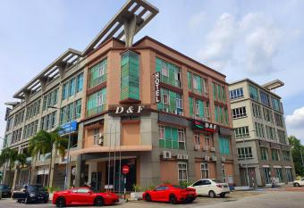 D&F BOUTIQUE HOTEL ERA SQUARE SEREMBAN allows 18 year olds to book a room
