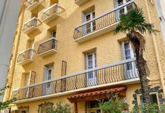 H  tel des Bains et des Gorges has Balcony rooms