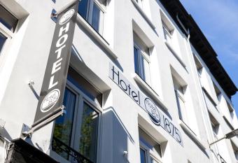 Hotel1875 allows 18 year olds to book a room