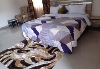 Goddis Apartments allows 18 year olds to book a room