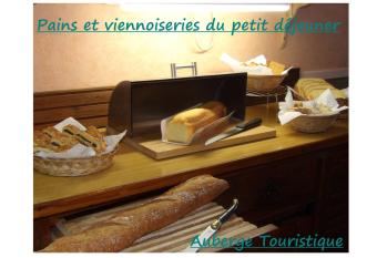 Chambres et Tables d h  tes    l Auberge Touristique has Balcony rooms