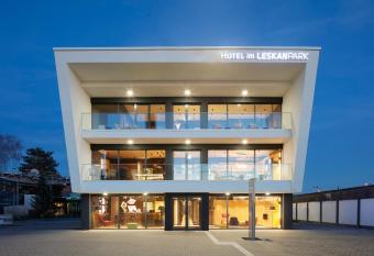 Hotel im LESKANPark allows 18 year olds to book a room