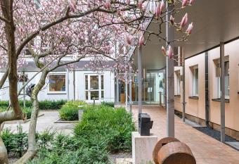 Hotel der Akademie C. Pirckheimer Haus allows 18 year olds to book a room