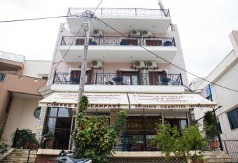 Holiday Zigos has Balcony rooms