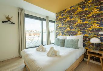 The India Yellow Studio has Balcony rooms