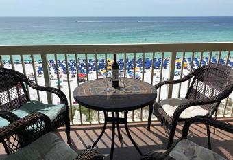 Best beach front vacation, Ocean View, 8th Flr has rooms with a private hot tub