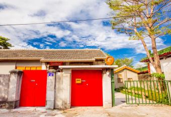 CandyFloss                           has Balcony rooms