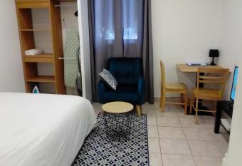 Appartement AAD1 Clamart 200 m du Tramway T6 st pav   blc avec cuisine s  par  e allows 18 year olds to book a room