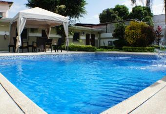 Urdesa Suites Hotel allows 18 year olds to book a room