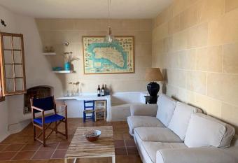 Casa con jardin ,vistas al mar y atardecer en Playas de Fornells has Balcony rooms