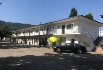 Motel City has Smoking/Balcony rooms