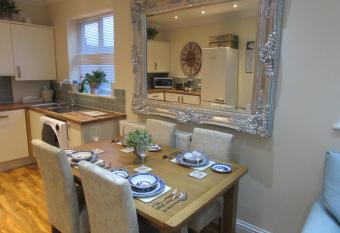 Apartment 1 Exquisite two king bedroom with en suites - close to the town centre, rail, airport and theatre allows 18 year olds to book a room