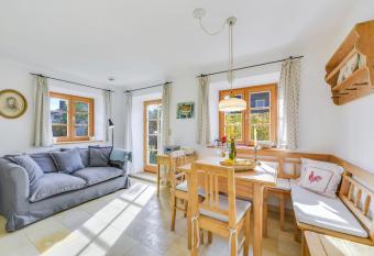 Ferienwohnung Kneissl Alte Gendarmerie   bersee allows 18 year olds to book a room