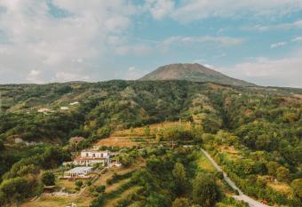 Tenuta Le Fornacelle has Balcony rooms