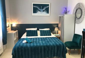 La Turenne allows 18 year olds to book a room