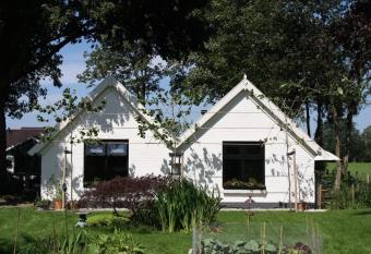 Bed & Breakfast De Lindehoek allows 18 year olds to book a room