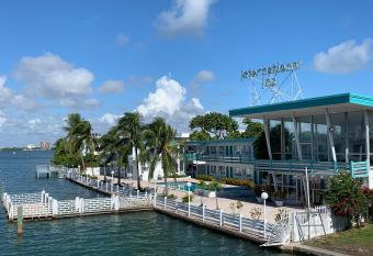 International Inn on the Bay has Balcony rooms