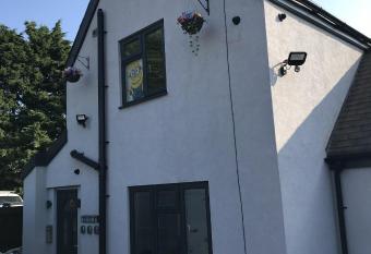 THE LORD GREY HOTEL allows 18 year olds to book a room