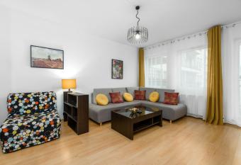 Sleepway Apartments - Garbary 95-78 allows 18 year olds to book a room