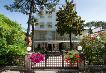 Hotel Verde Luna has Balcony rooms