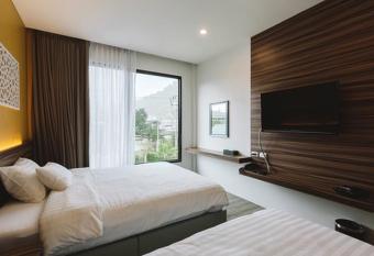 TOBEDzZ HOTEL allows 18 year olds to book a room