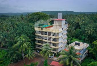 De Alcazar Calangute has Balcony rooms