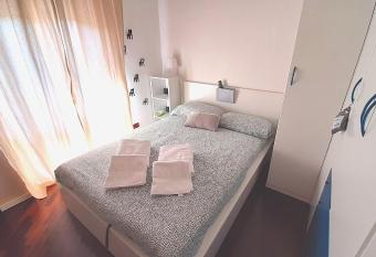 L angolo di Betti allows 18 year olds to book a room