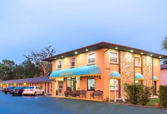 Knights Inn Kissimmee allows 18 year olds to book a room