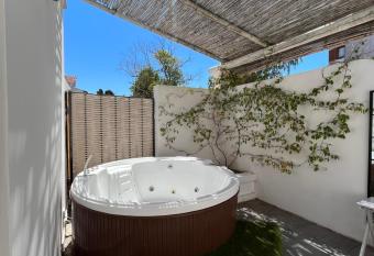 Relais Corte Degli Aragonesi allows 18 year olds to book a room