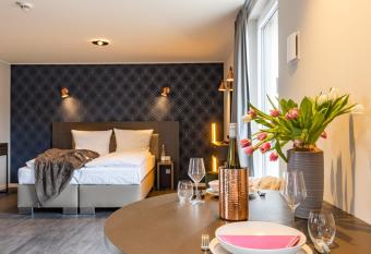 MASEVEN M  nchen Messe Dornach allows 18 year olds to book a room