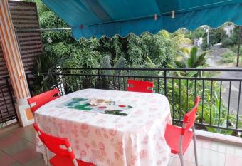 One bedroom house with shared pool balcony and wifi at Flic en Flac has Balcony rooms