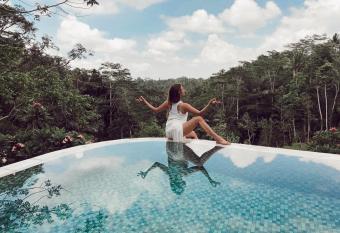 Yoga Maya Villa has Balcony rooms